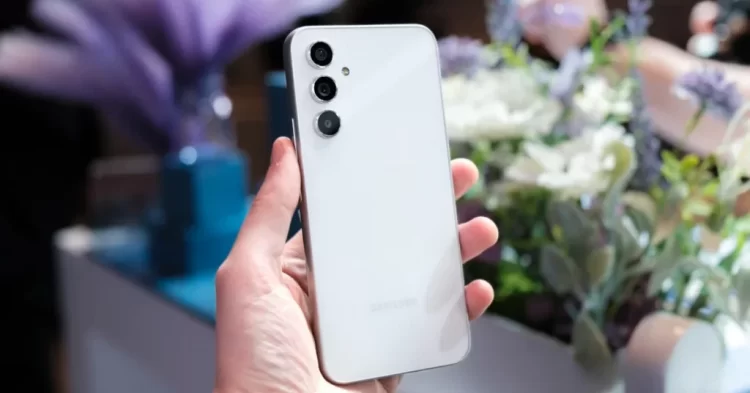 Nokia Zeno Lite vs. Samsung Galaxy F55: 18GB RAM, 200MP Cameras!
